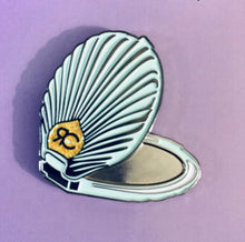 Load image into Gallery viewer, Mint Seashell Compact Enamel Pin